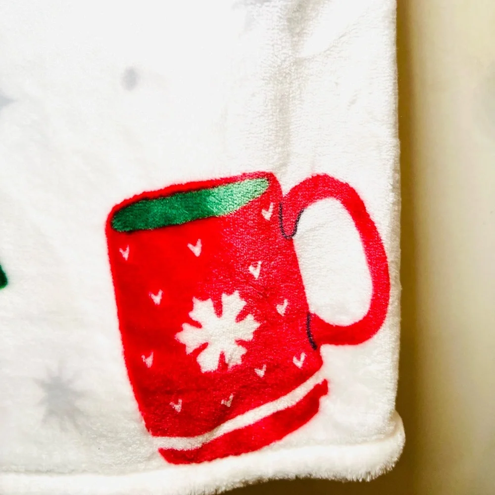 Christmas Festive Coffee Mugs Oversized Plush Throw Blanket Santa Penguin Tree